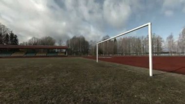Bahar, zaman atlamalı tribün ve futbol kapısı ile Province küçük stadyum