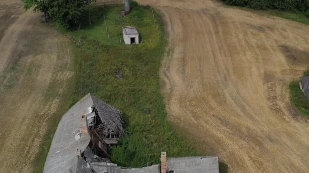 Ferme Abandonnée Ruines Sur Terrain Agriculture Vue Aérienne — Video