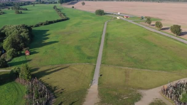 Site de pèlerinage lituanien colline emblématique des croix près de Siauliai, vue aérienne 