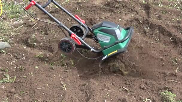Arado Jardineiro Solo Moído Com Cultivador Elétrico — Vídeo de Stock