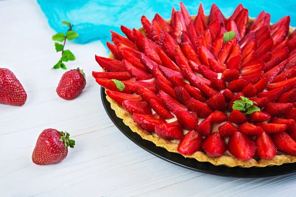 Tart Delicios Căpșuni Fundal Din Lemn — Fotografie, imagine de stoc