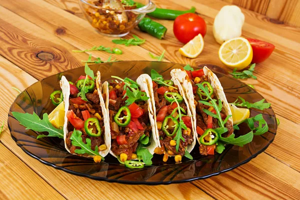 Tacos Mexicanos Con Carne Res Salsa Tomate —  Fotos de Stock