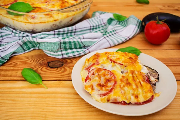 Cazuela Berenjena Moussaka Sobre Fondo Madera — Foto de Stock