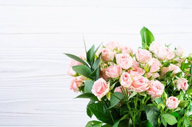 Bir sürü pembe gül buketi. Pembe güllerin arka planı