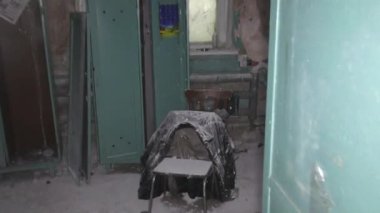 Stalker geceyi Çernobil bölgesinde geçirmek için yeni nesneler keşfediyor..