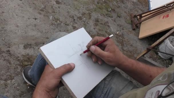 Ingeniero Está Trabajando Dibujo Conjunto Mecanismo — Vídeo de stock