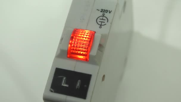 Lampa Wskaźnikowa 220 Szynie Din Wskaźnik Określa Obecność Sygnału Wejściowego — Wideo stockowe