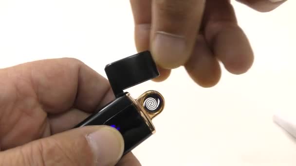 Briquet Électrique Spirale Pour Allumer Les Cigarettes Une Nouveauté Sur — Video