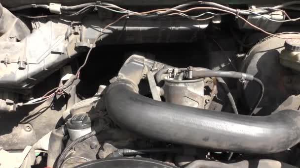 Arrancando Viejo Motor Pistón Automóvil — Vídeo de stock