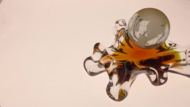 Глобус Стеклянными Каплями — стоковое видео