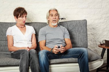 Komuta sizde küçük quadrocopter drone ile oynamak