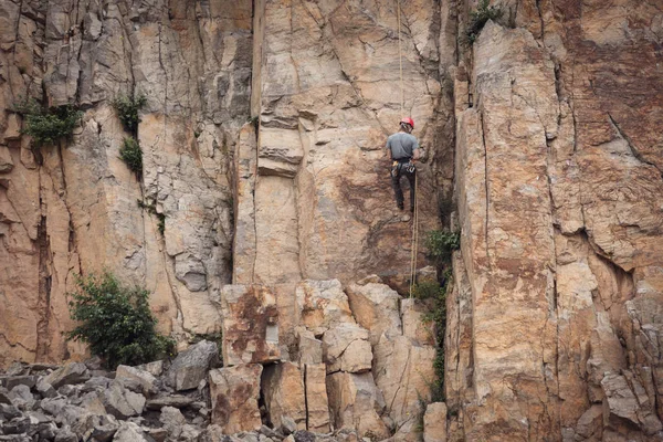 Young Climber Rock Climbing — Stock Photo, Image