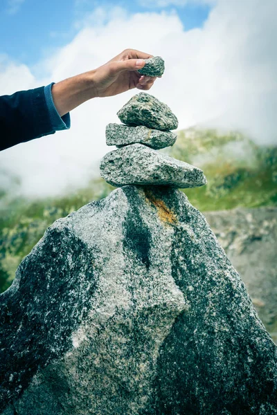 Young Man Building A Cairn — Stock Photo, Image