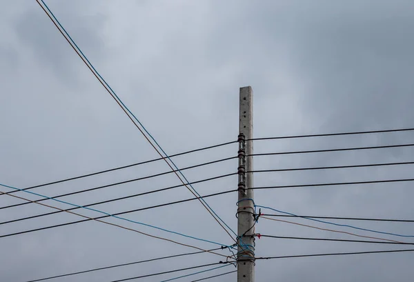 Elektrische Betonnen Paal Met Complexe Kabel Het Nieuwe Stedelijke Dorp — Stockfoto