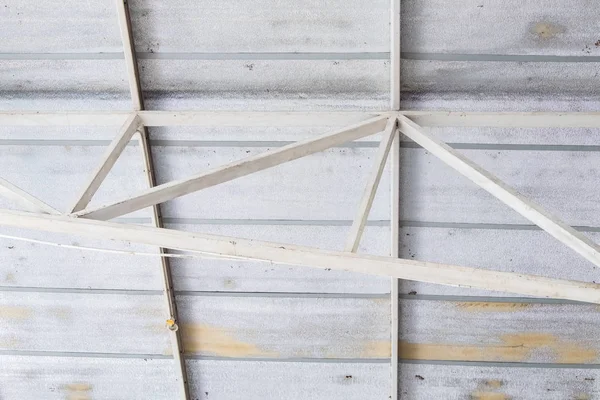 Deponun Çatısı Için Beyaz Çelik Çerçeve — Stok fotoğraf