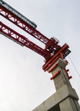 Kiriş başlatıcısı Bangkok, Thailan metro hızlı ulaşım tren Köprüsü İnşaatı için somut ayağı üzerinde