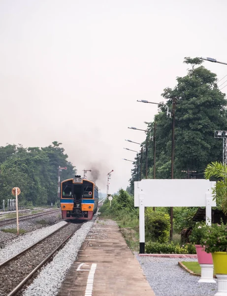 Diesel Multiple Unit Rapid Train Leaving Local Station City Area — Stock Photo, Image