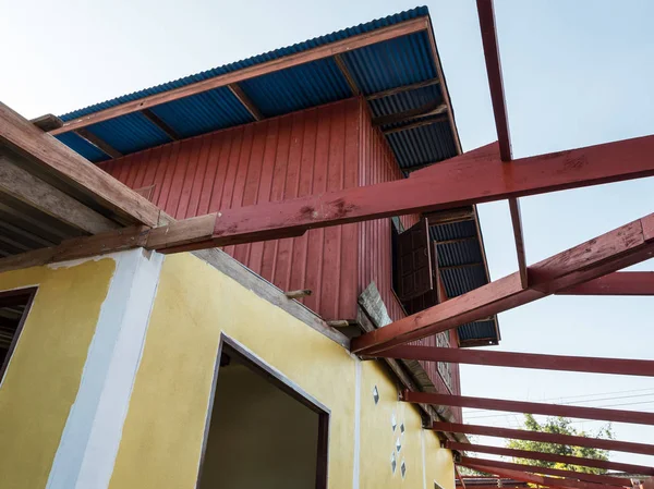 Marco de madera del techo de la terraza . — Foto de Stock