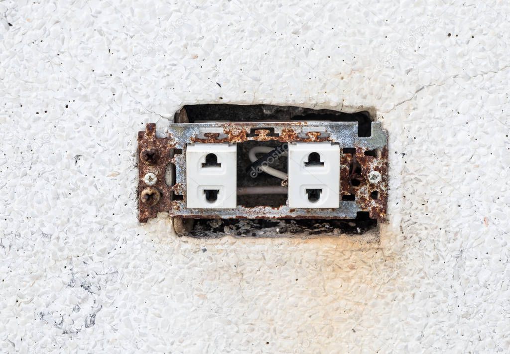 Old socket without the covering.