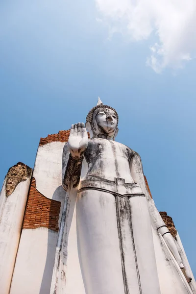 Vecchia Statua Buddha Bianco Stile Tradizionale Tailandese Piedi Nella Chiesa — Foto Stock