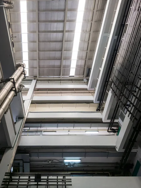 Tubo Metal Grande Sistema Ventilação Longo Parede Edifício Hospital Grande — Fotografia de Stock