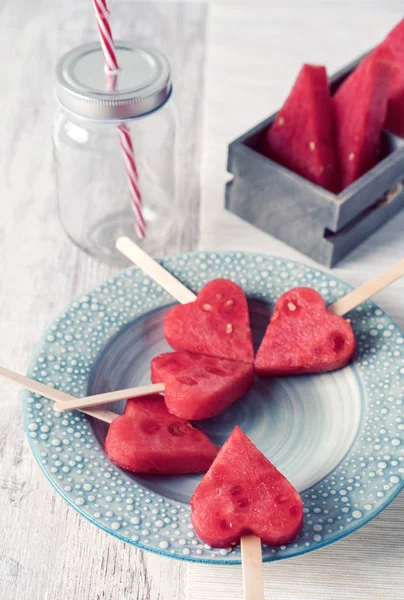 Karpuz sevimli kalp parçalar halinde