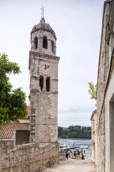 03 May 2019, Cavtat, Croacia. Torre de la iglesia — Foto de Stock