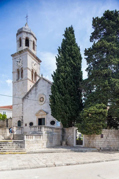 03 mei 2019, Cavtat, Kroatië. Kerktoren — Stockfoto
