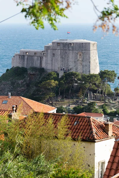 03 Mayıs 2019, Dubrovnik, Hırvatistan. Eski şehir limanı. Lovrijenac — Stok fotoğraf