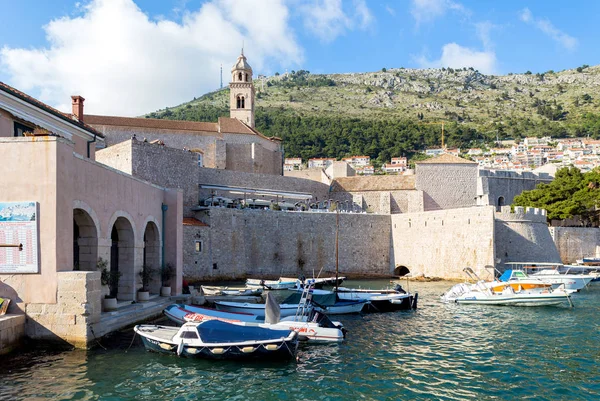 04 május 2019, Dubrovnik, Horvátország. Óvárosi építészet. — Stock Fotó