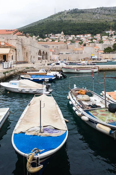 04 mei 2019, Dubrovnik, Kroatië. Old City Harbor. — Stockfoto