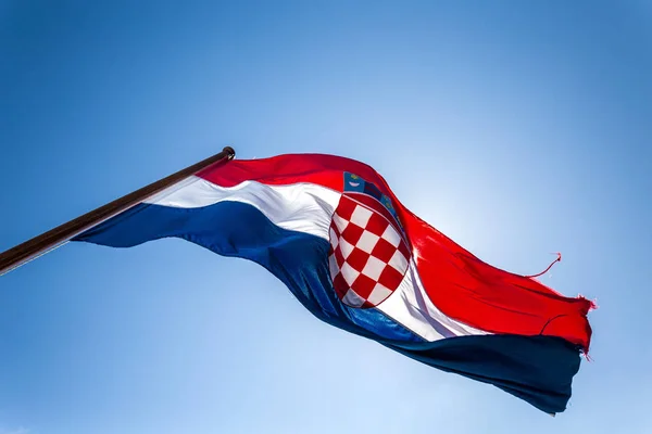 Sunlightetd kroatiska flagga — Stockfoto