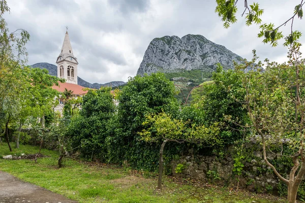 06 maj 2019. Zaostrog, Kroatien. Franciskanska klostret St Mary — Stockfoto