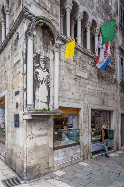 06 mei 2019. Split, Kroatië. Smalle straat van Split — Stockfoto