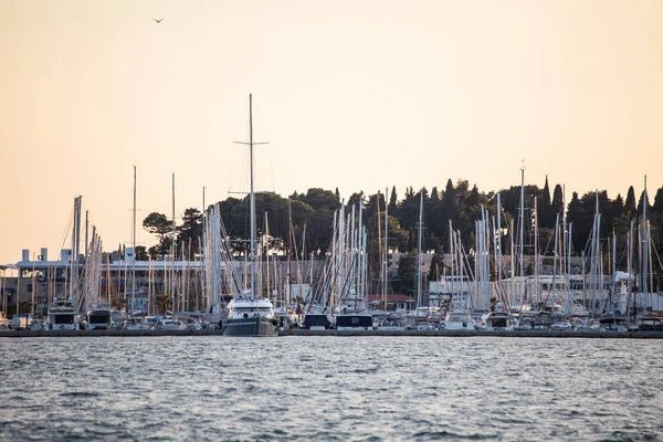 07 maj 2019 Split, Kroatien. Segelbåtshamn — Stockfoto