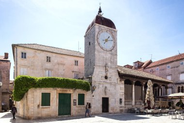 08 Mayıs 2019, Trogir, Hırvatistan. Saat Kulesi ve Şehir Loggia