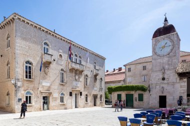 08 Mayıs 2019, Trogir, Hırvatistan. Saat Kulesi ve Şehir Loggia