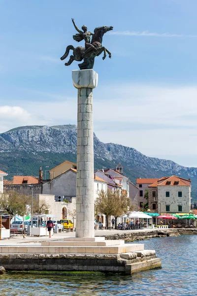 08 May 2019, Kastel Novi, Croacia. Estatua de un jinete — Foto de Stock