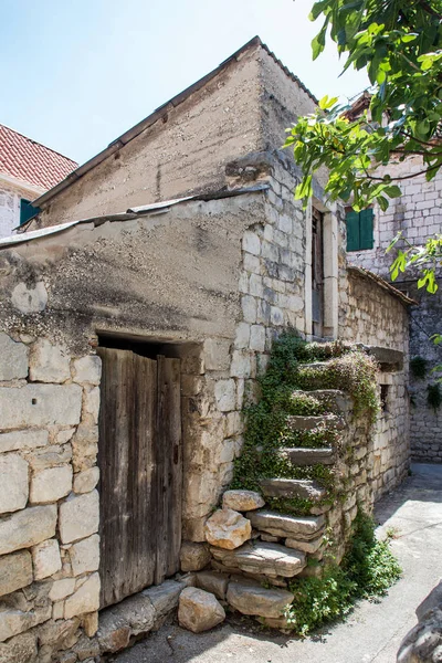 08 травня 2019, Кастель старий, Хорватія. Old House — стокове фото