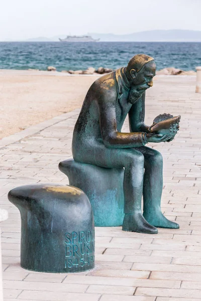 09 MAIO 2019, Zadar, Croácia. Estátua de Spiridon Brusina — Fotografia de Stock