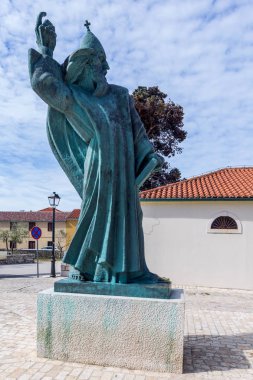 10 Mayıs 2019. Nin, Hırvatistan. Nin'li Gregory heykeli