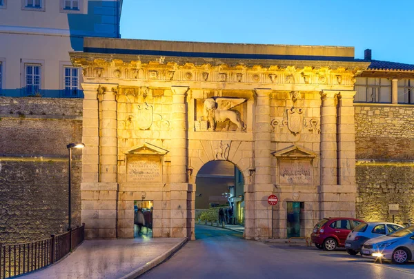 08 mei 2019. Zadar. Kroatië. De land poort naar Zadar — Stockfoto