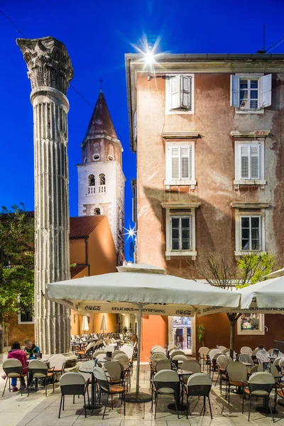 09 MAI 2019. Zadar. Croatie. La colonne romaine sur la place Petr — Photo