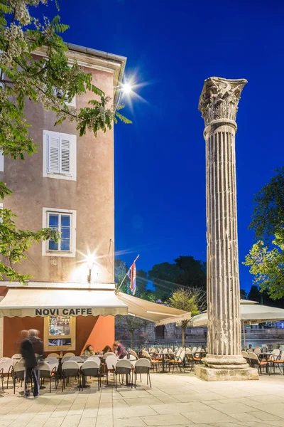 09 mei 2019. Zadar. Kroatië. De Romeinse zuil op het plein Petr — Stockfoto