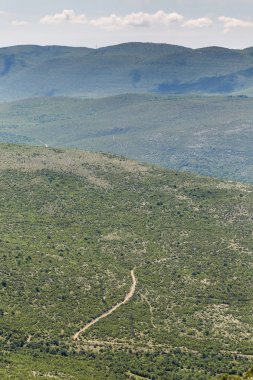 Dağlarda tipik hırvat manzara