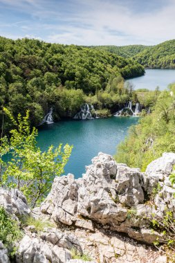 Plitvice Gölleri Ulusal Parkı, Hırvatistan. İki göl