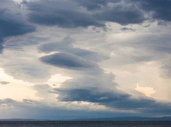 Drammatiche nuvole tempestose — Foto Stock