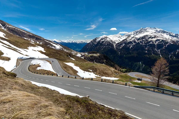 Asphalt road and road bends on Grossglockner Pass in Austria — Stock Photo, Image
