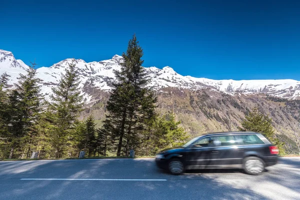 24 MAY 2019, Grossglockner Hohalpenstrasse, Austria. Car passing — Stock Photo, Image