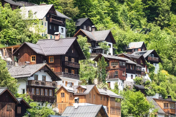 25. Mai 2019, hallstatt, Österreich. Häuser auf dem Hügel — Stockfoto